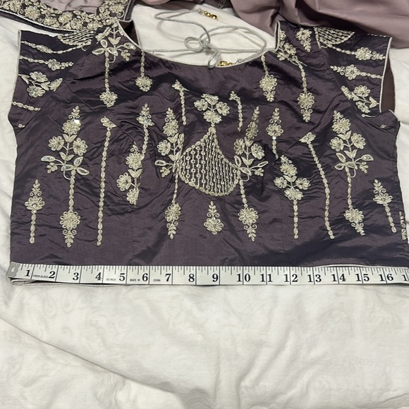 Saree pre pleated ready to wear purple mauve embroidery. Inner Skirt blouse -M. - Picture 13 of 16
